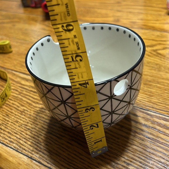 Ceramic Geometric pattern noodle bowl with chopstick holder.  Great condition. - Picture 5 of 7